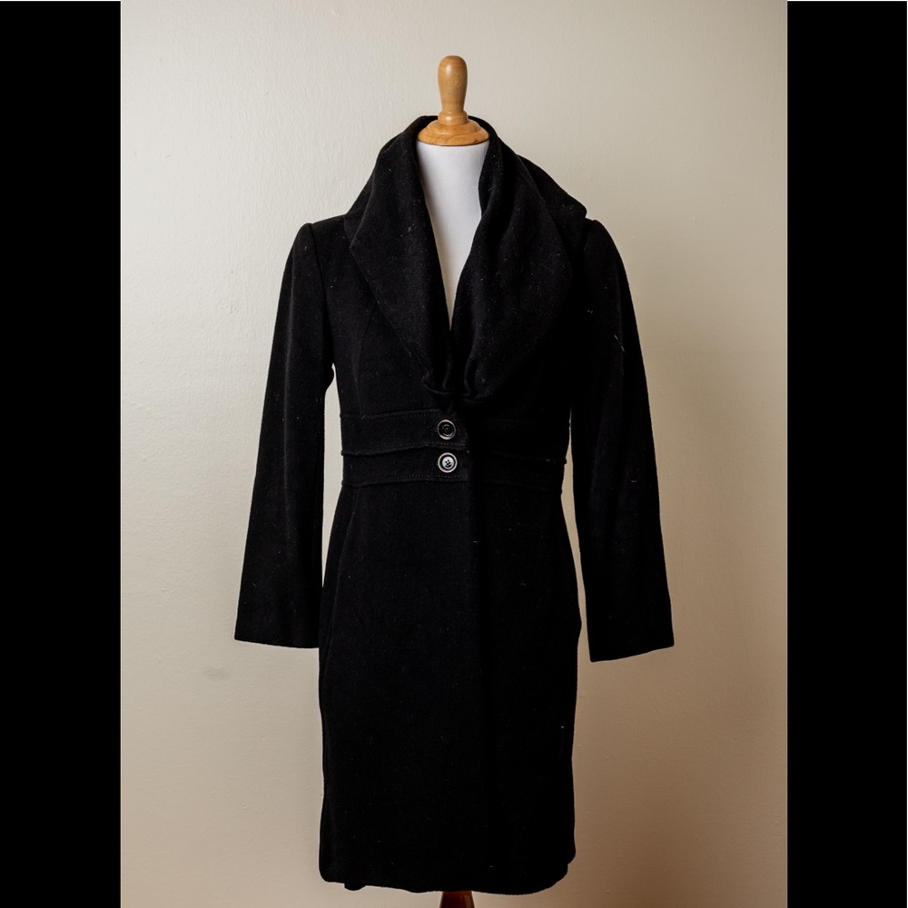 Coat with gathered collar